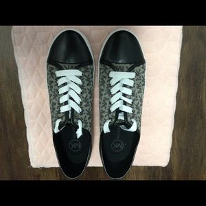Michael Kohl’s size 8.5 sneakers